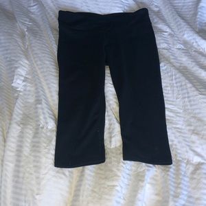 Black knee length athletic leggings